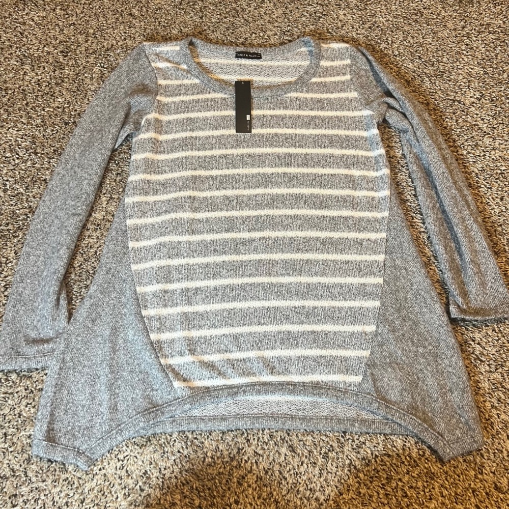 Nally & Millie Womens Grey White Striped Sharkbite Tunic Top N542737 SM NEW USA
